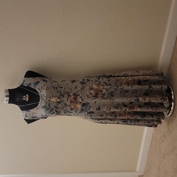 Outfit - Picture 2 of 2